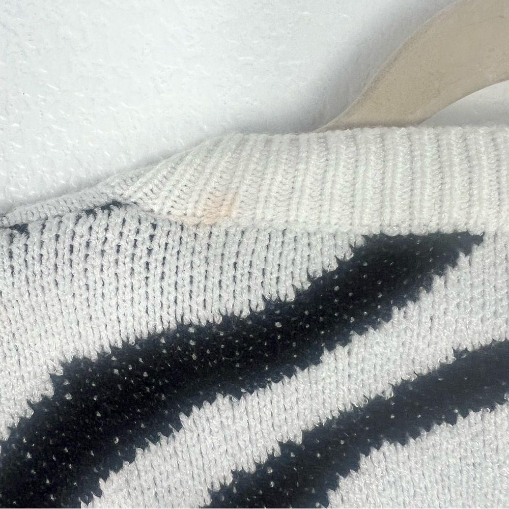 Revolve x Superdown Zebra crop sweater cardigan size S - Picture 7 of 7